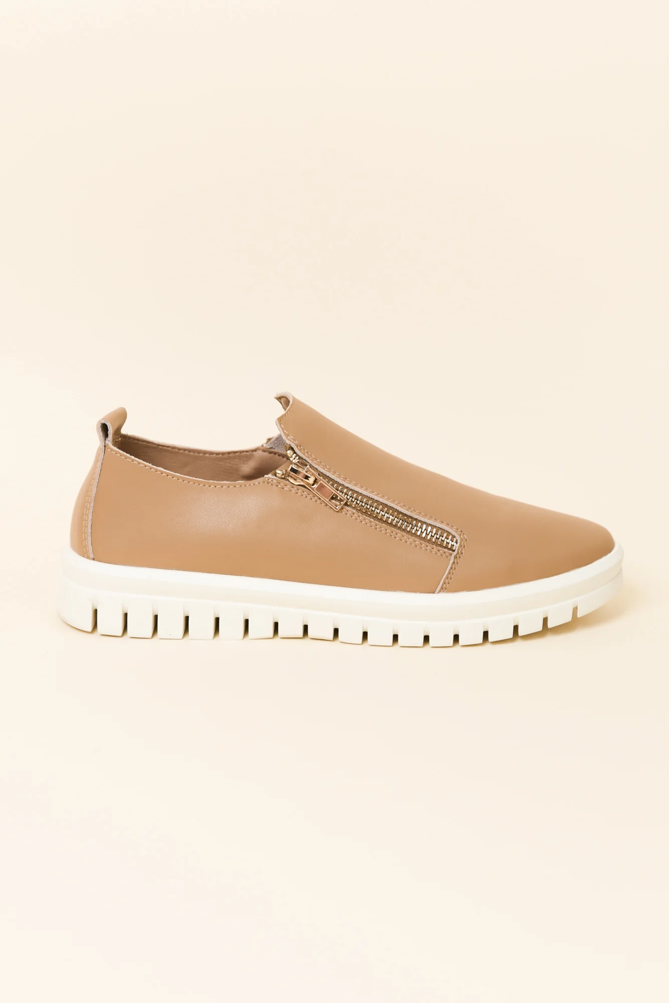 Enjoy Camel Leather Zip Sneaker